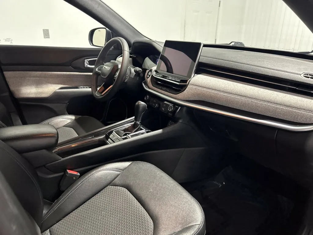 Jeep Compass photo 13