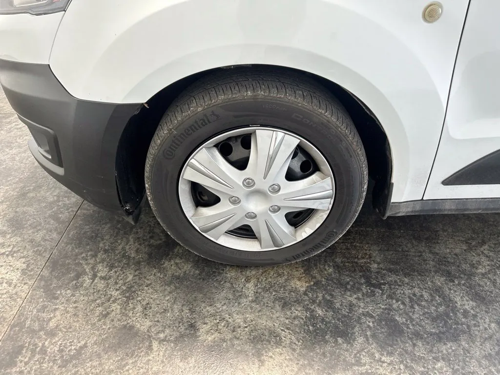 Ford Transit Connect photo 8