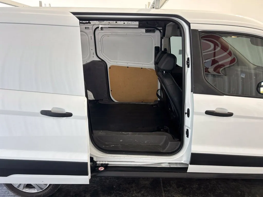 Ford Transit Connect photo 12