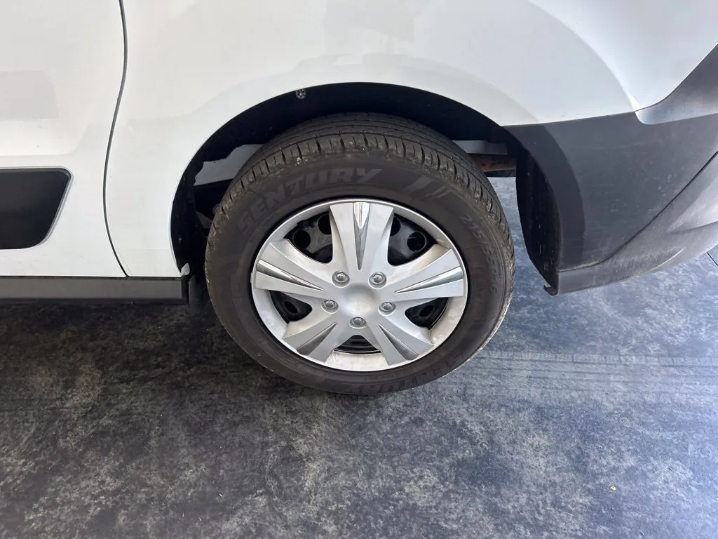 Ford Transit Connect photo 9