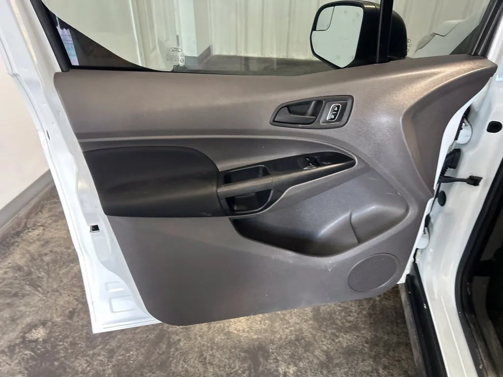Ford Transit Connect photo 17