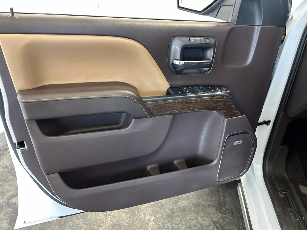 GMC Sierra photo 13