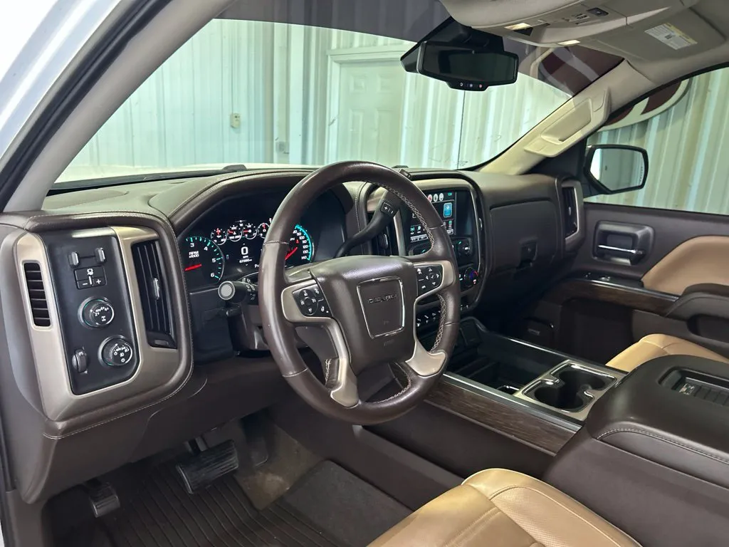 GMC Sierra photo 12