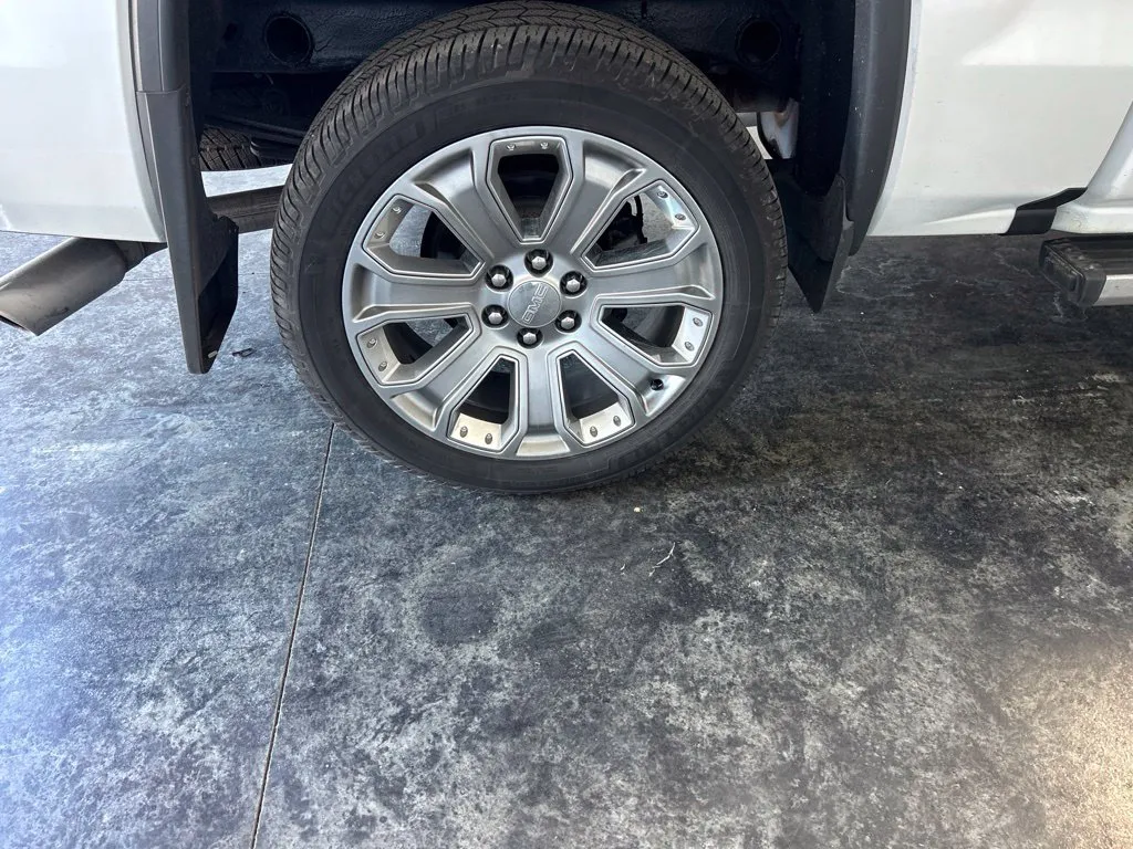 GMC Sierra photo 9