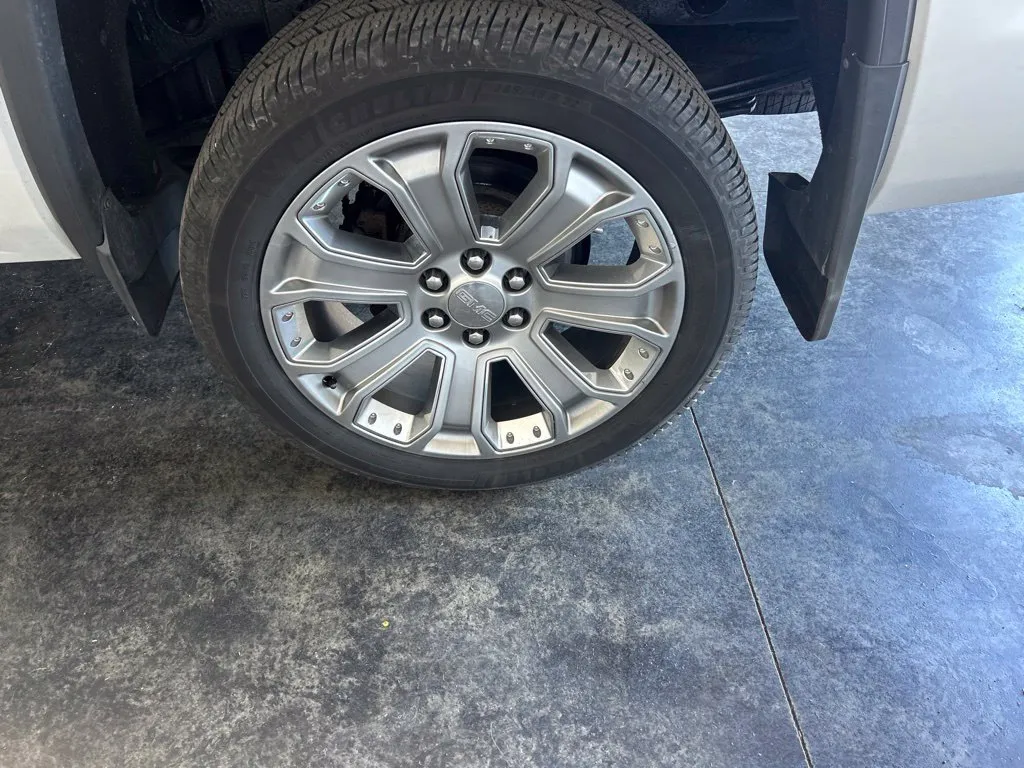GMC Sierra photo 8