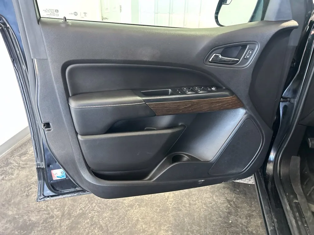 GMC Canyon photo 13