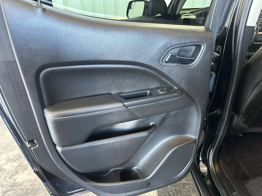 GMC Canyon photo 16