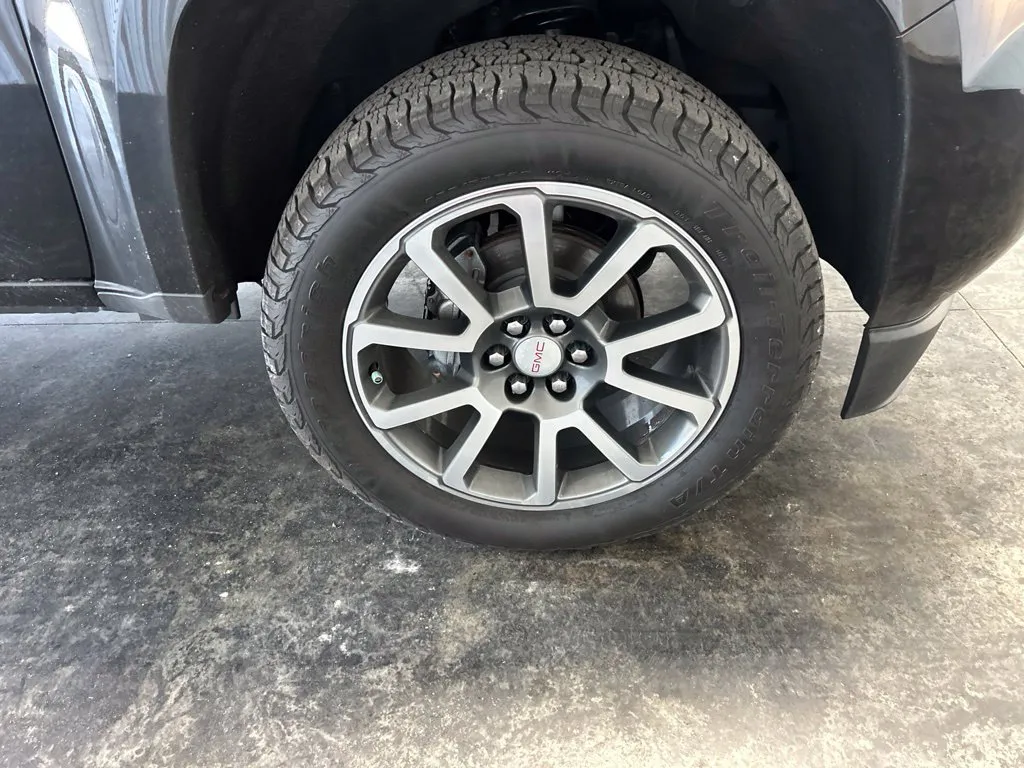 GMC Canyon photo 10