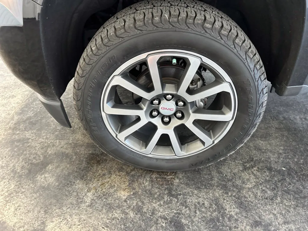 GMC Canyon photo 7