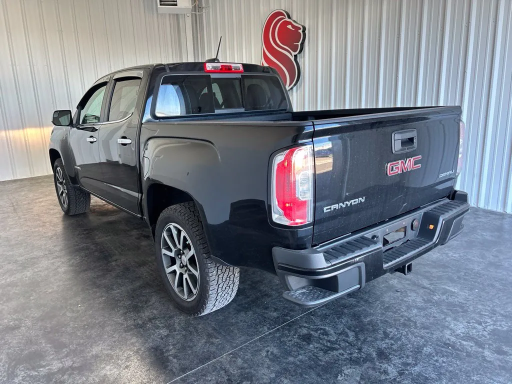 GMC Canyon photo 2