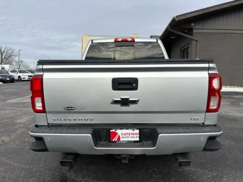 More photos of 2018 Chevrolet Silverado 1500 Crew Cab Z71 LTZ Pickup 4D 5 3/4 ft at Gateway Auto Sales, NE