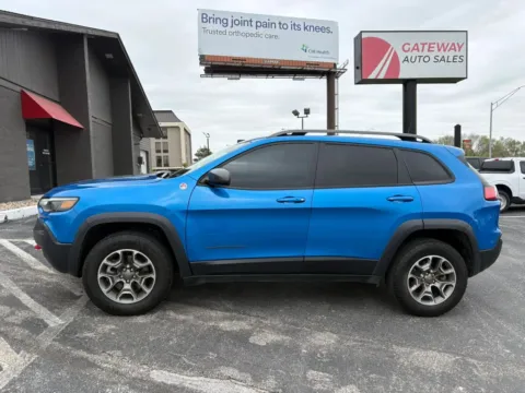 Photos of 2021 Jeep Cherokee TrailHawk Sport Utility 4D for sale in Omaha, NE at Gateway Auto Sales