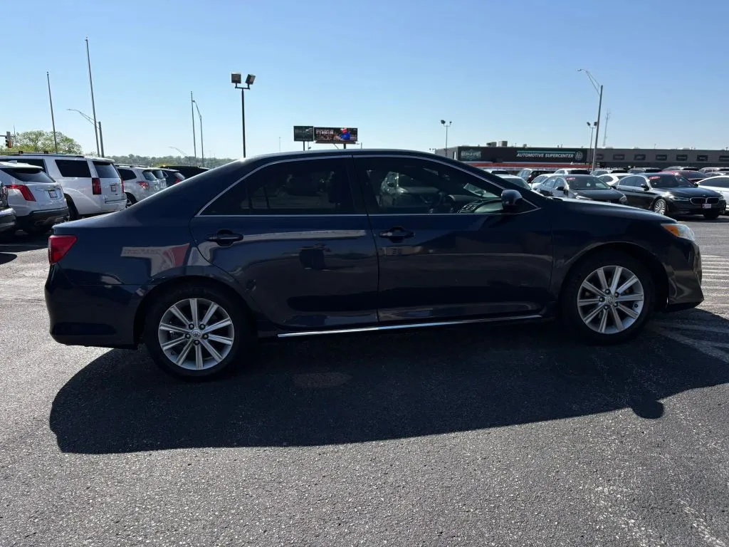 Toyota Camry photo 6