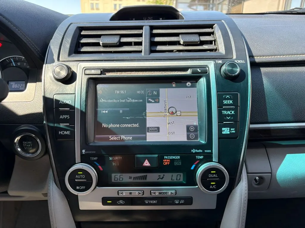 Toyota Camry photo 12