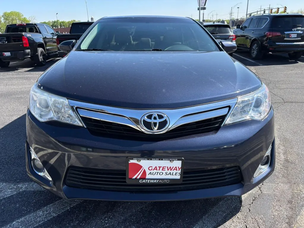 Toyota Camry photo 8