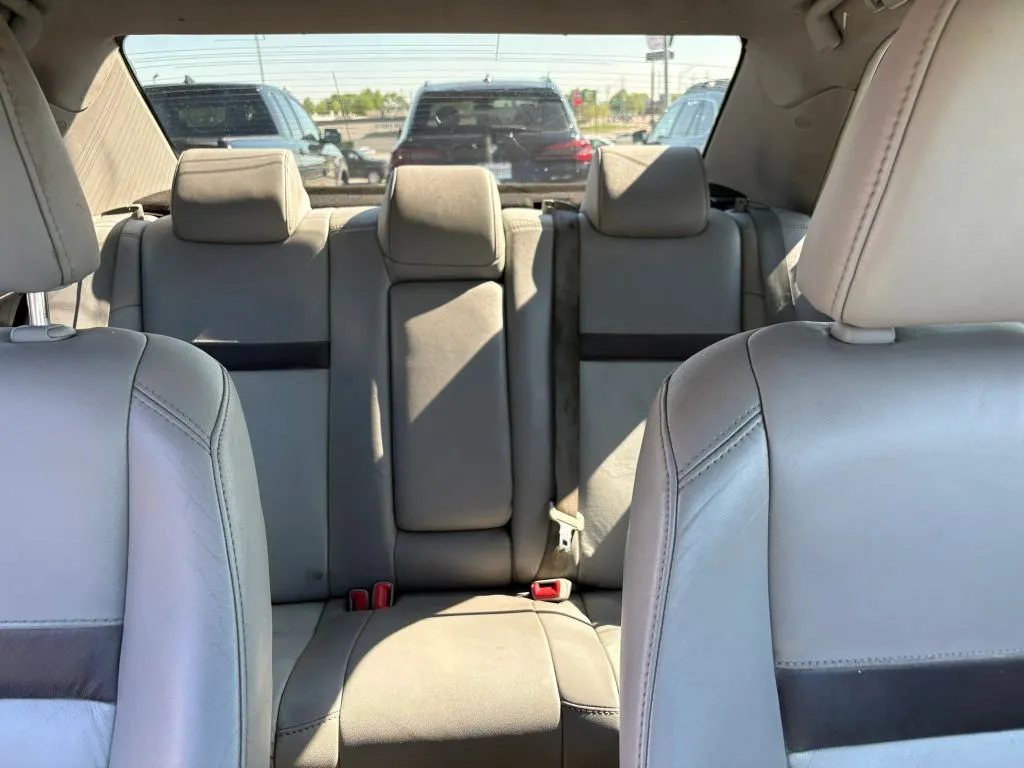 Toyota Camry photo 16