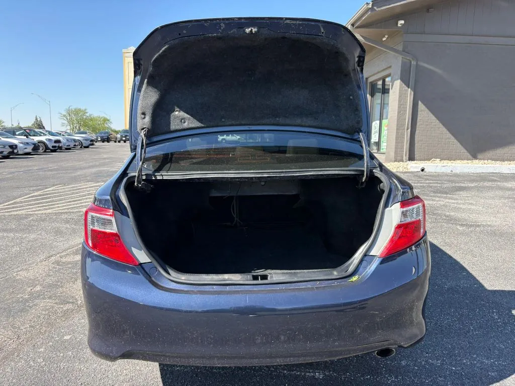 Toyota Camry photo 10