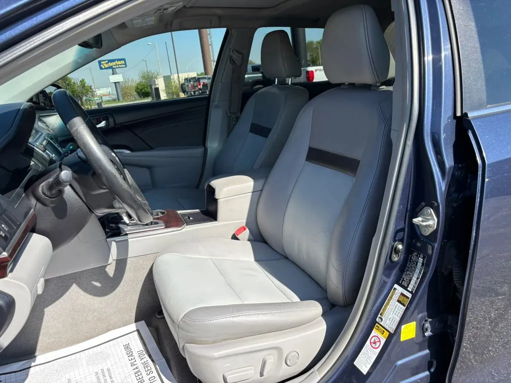 Toyota Camry photo 19
