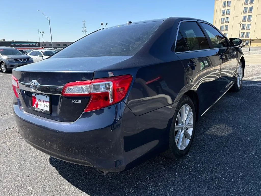 Toyota Camry photo 5