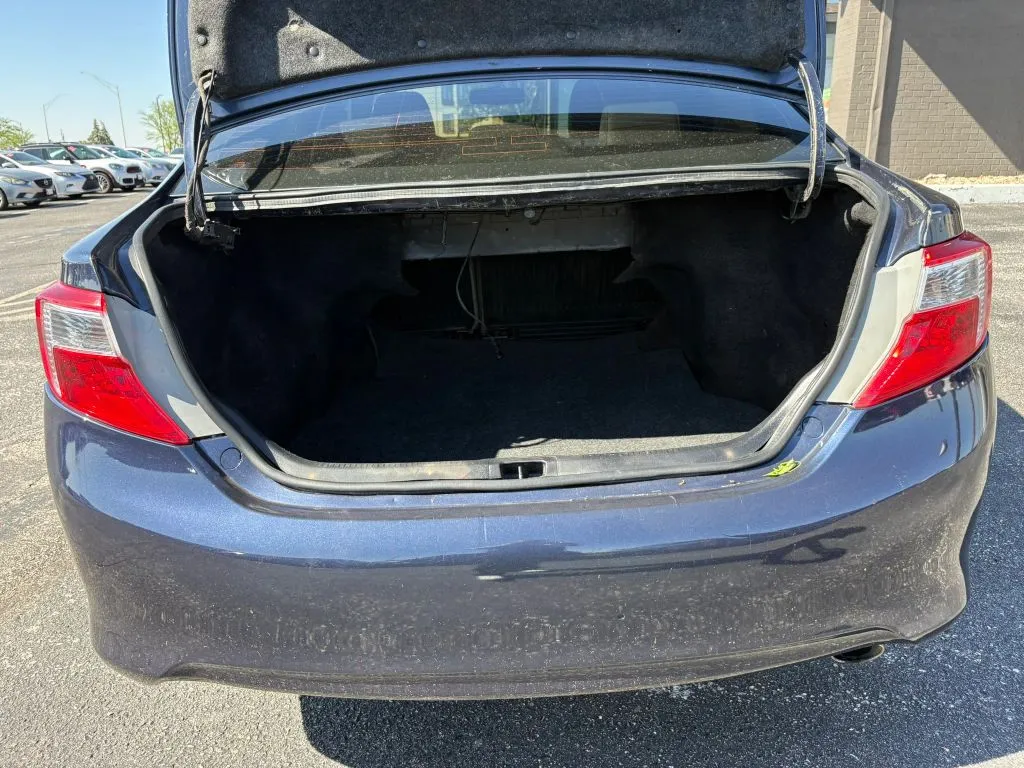 Toyota Camry photo 9