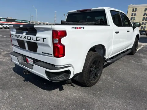 More photos of 2022 Chevrolet Silverado 1500 Limited Crew Cab Custom Pickup 4D 5 3/4 ft at Gateway Auto Sales, NE
