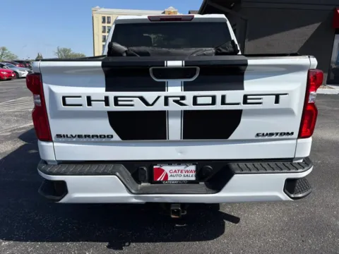 More photos of 2022 Chevrolet Silverado 1500 Limited Crew Cab Custom Pickup 4D 5 3/4 ft at Gateway Auto Sales, NE