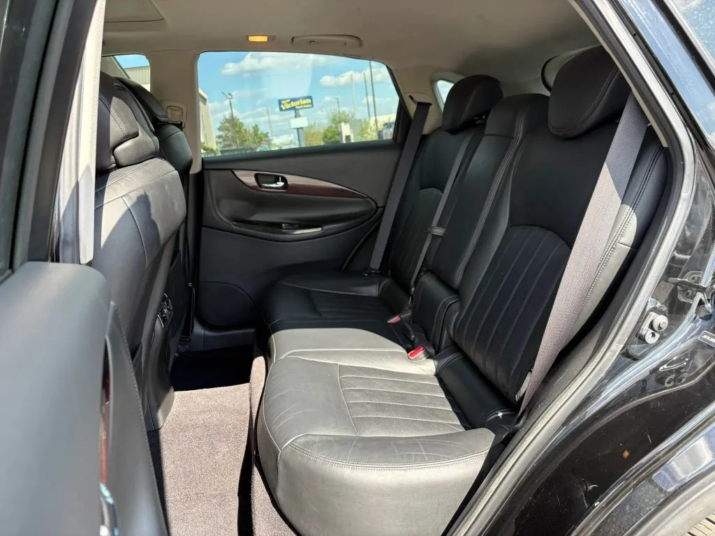Infiniti QX50 photo 17