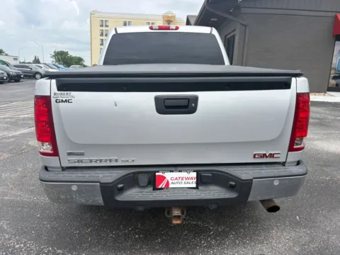 More photos of 2010 GMC Sierra 1500 Crew Cab SLT Pickup 4D 5 3/4 ft at Gateway Auto Sales, NE