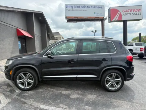 Photos of 2017 Volkswagen Tiguan 2.0T Sport 4Motion Sport Utility 4D for sale in Omaha, NE at Gateway Auto Sales