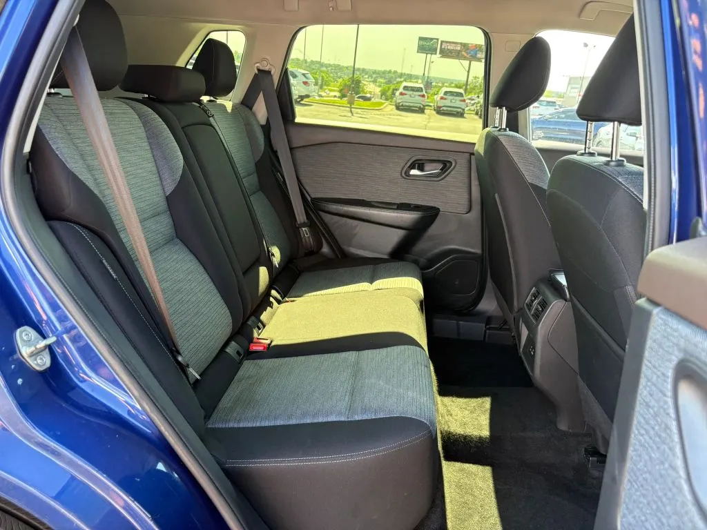 Nissan Rogue photo 17