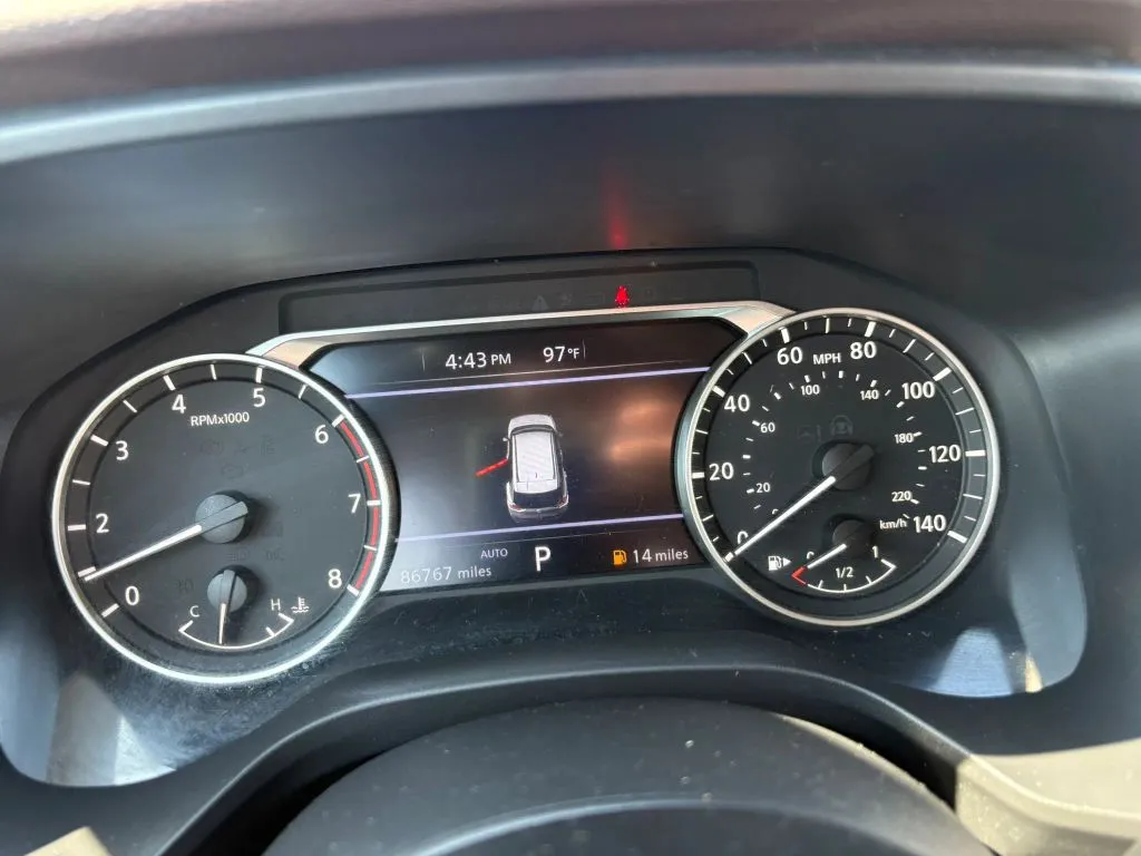 Nissan Rogue photo 14