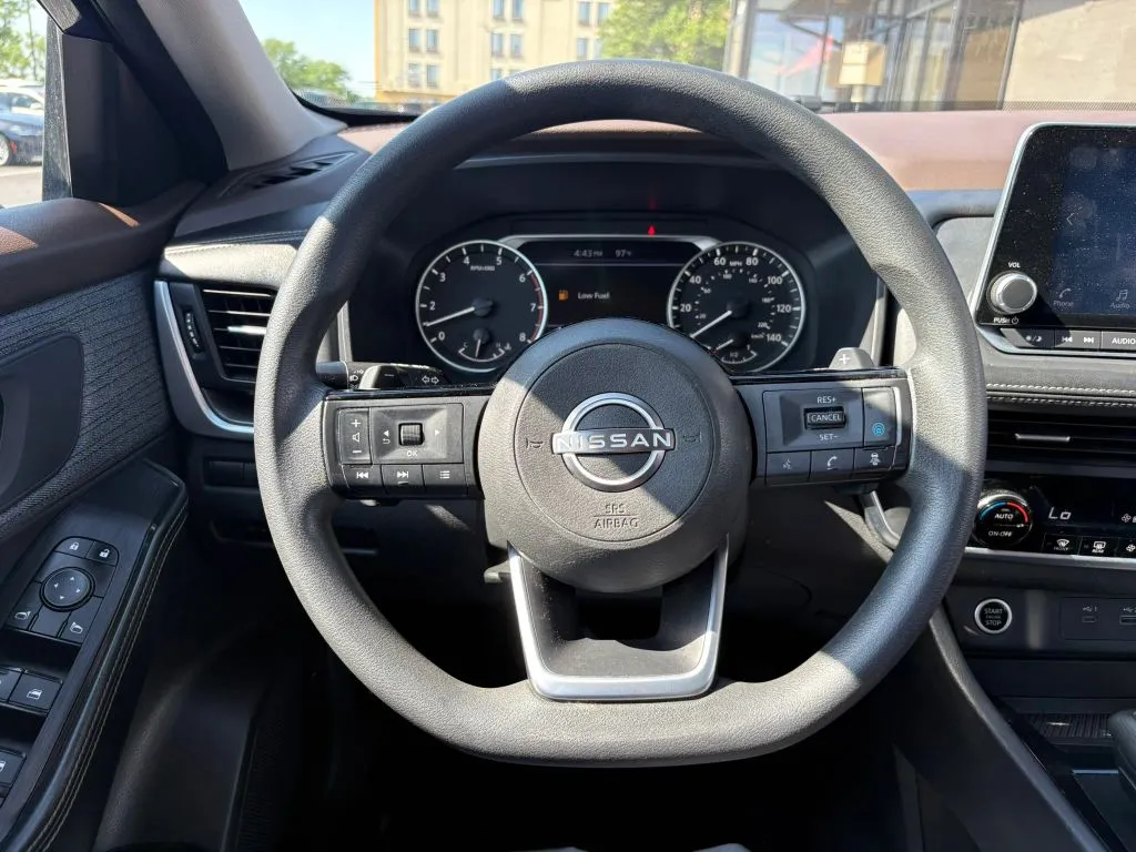 Nissan Rogue photo 13