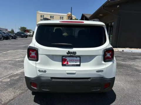 More photos of 2019 Jeep Renegade Latitude Sport Utility 4D at Gateway Auto Sales, NE
