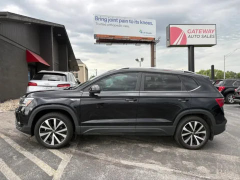 Photos of 2022 Volkswagen Taos SE 4MOTION Sport Utility 4D for sale in Omaha, NE at Gateway Auto Sales