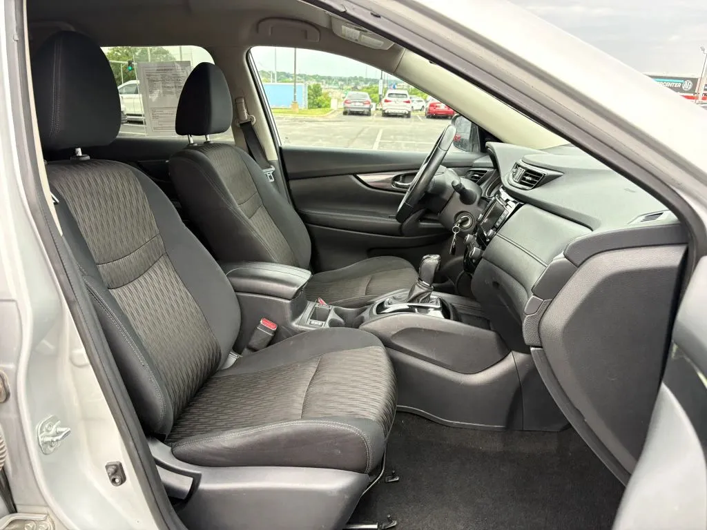 Nissan Rogue photo 16