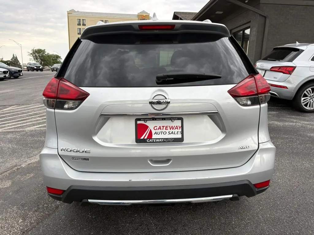Nissan Rogue photo 4