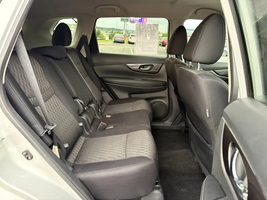 Nissan Rogue photo 18