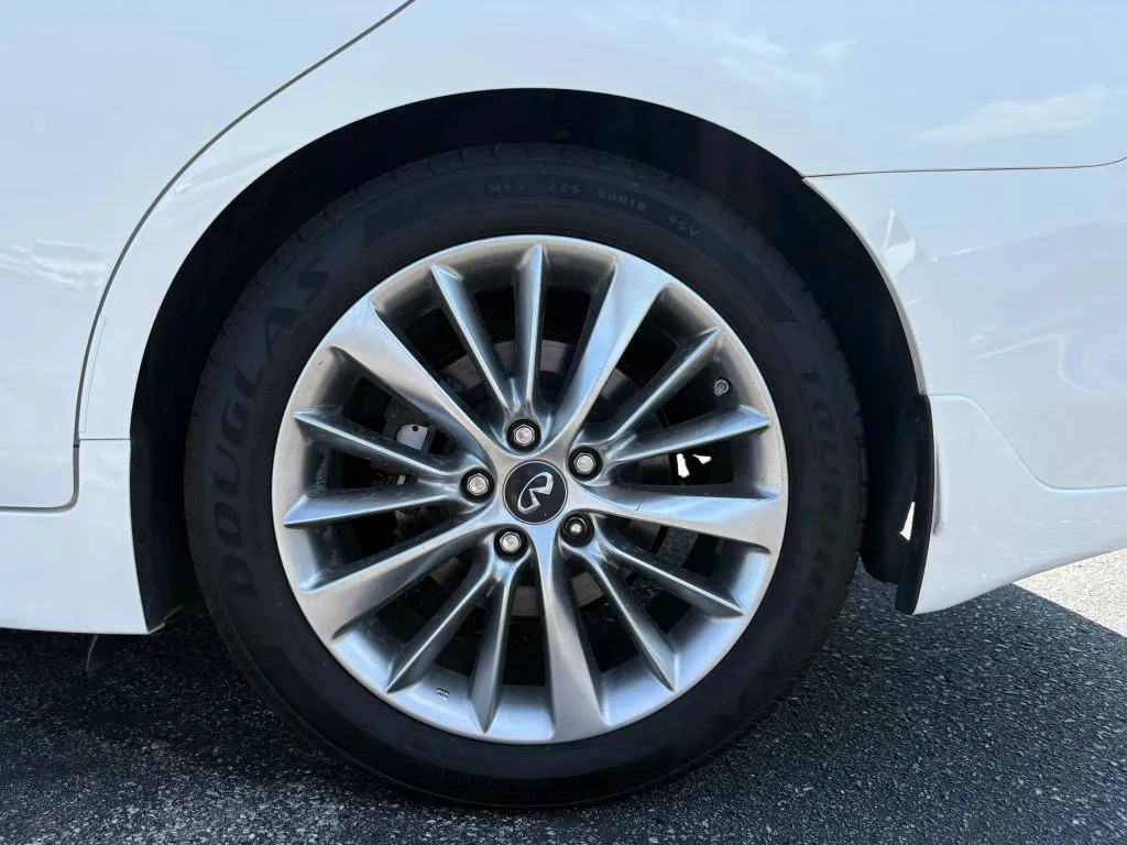 Infiniti Q50 photo 28