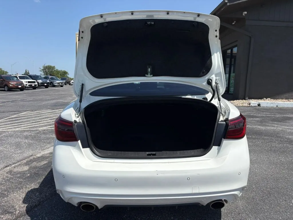 Infiniti Q50 photo 10