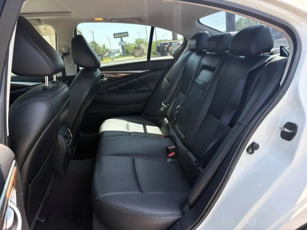 Infiniti Q50 photo 19