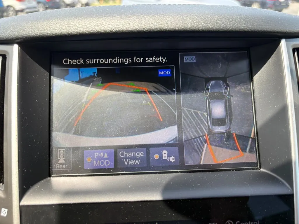 Infiniti Q50 photo 22