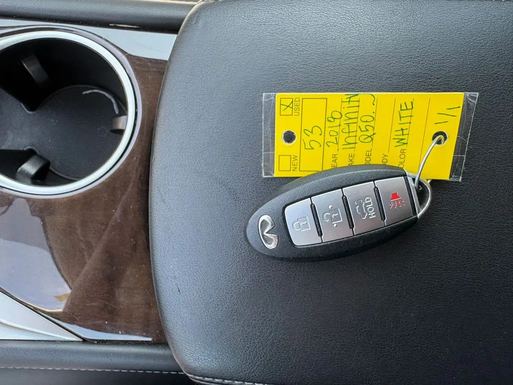 Infiniti Q50 photo 24