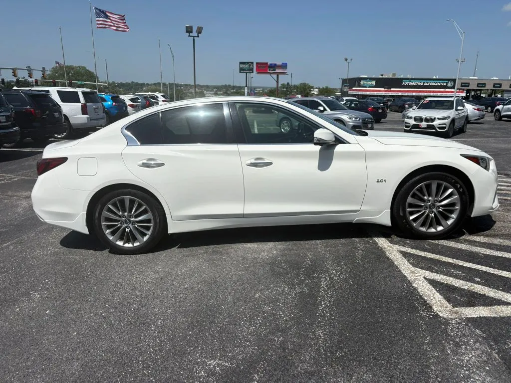 Infiniti Q50 photo 6