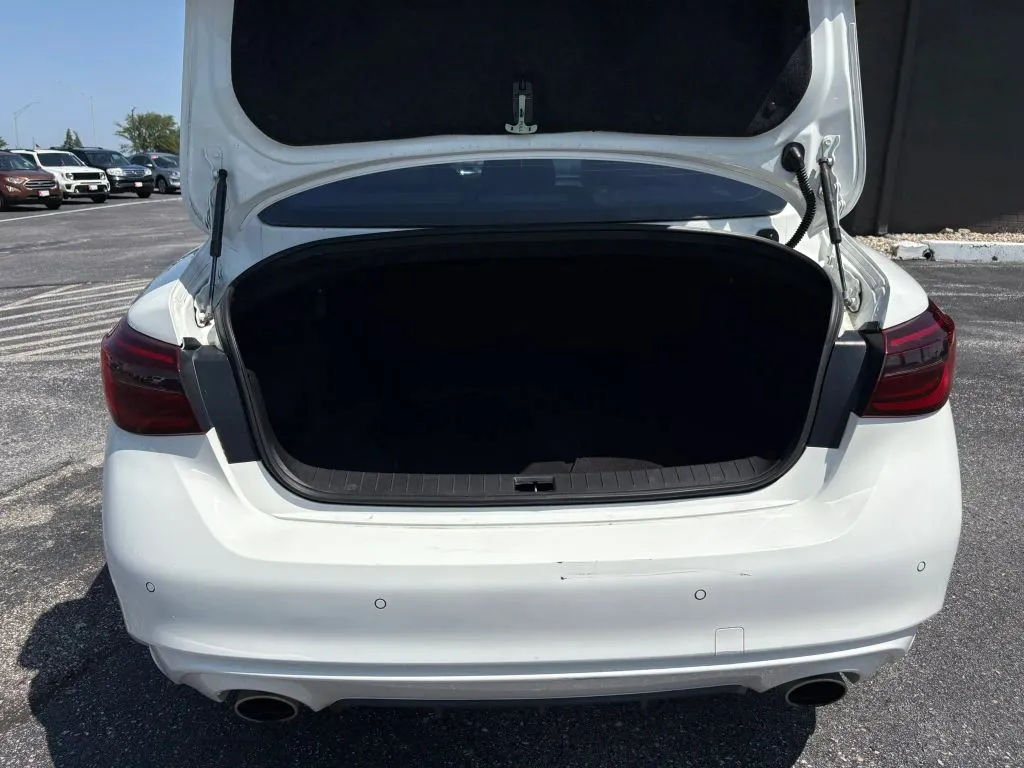 Infiniti Q50 photo 9