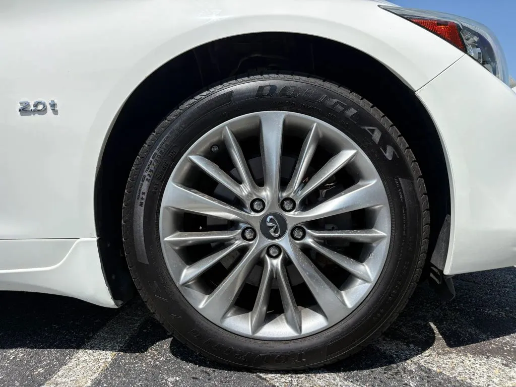 Infiniti Q50 photo 26