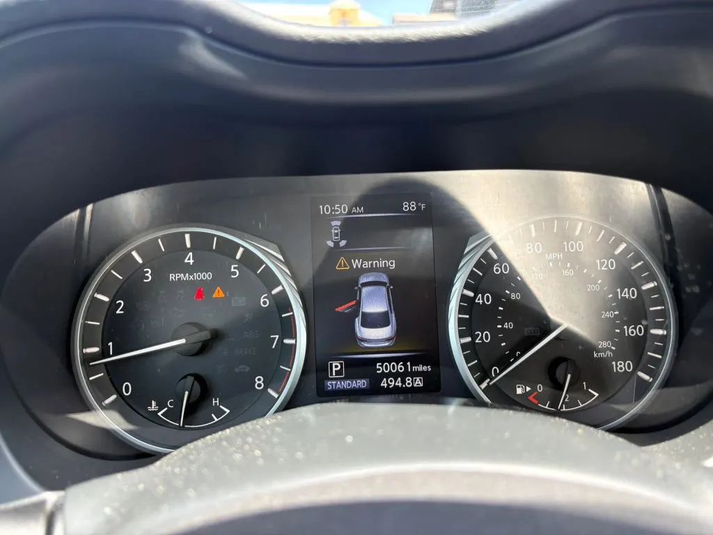 Infiniti Q50 photo 15