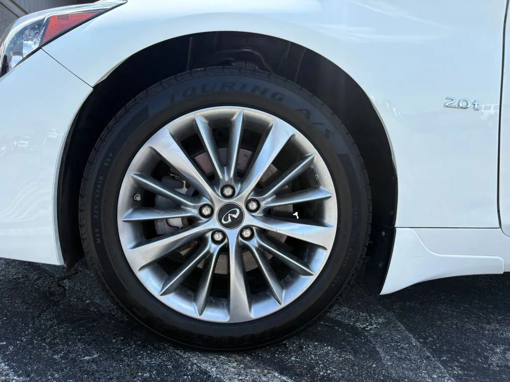 Infiniti Q50 photo 27