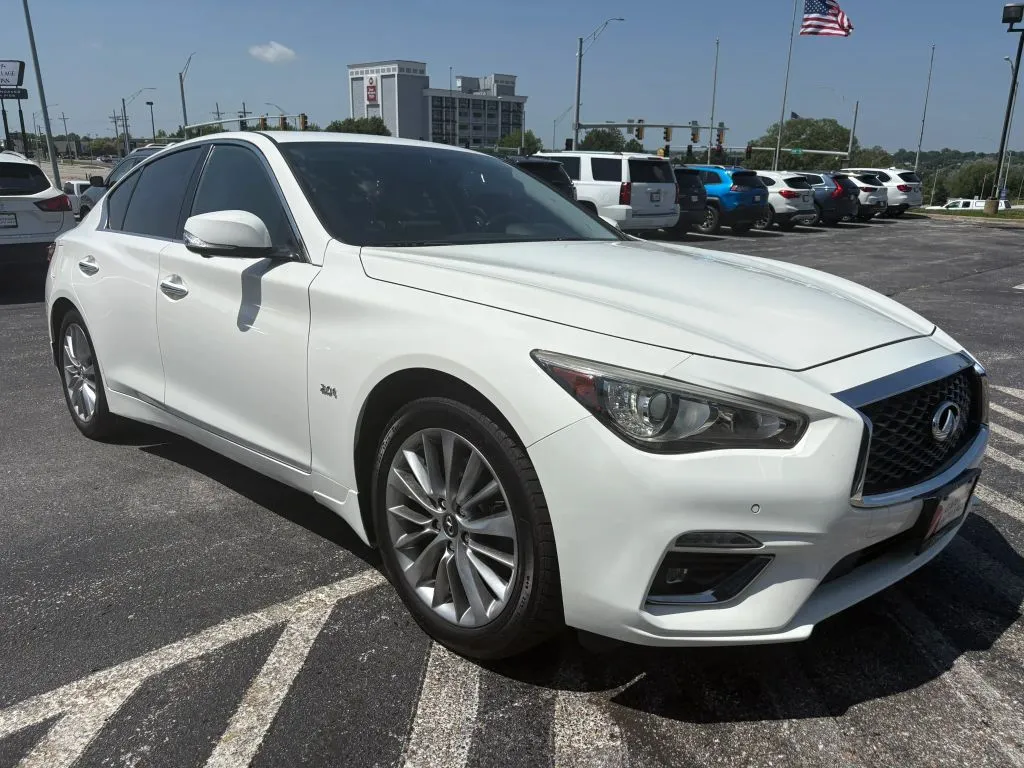 Infiniti Q50 photo 7