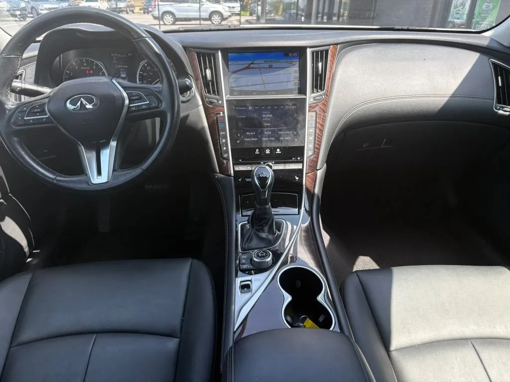 Infiniti Q50 photo 11