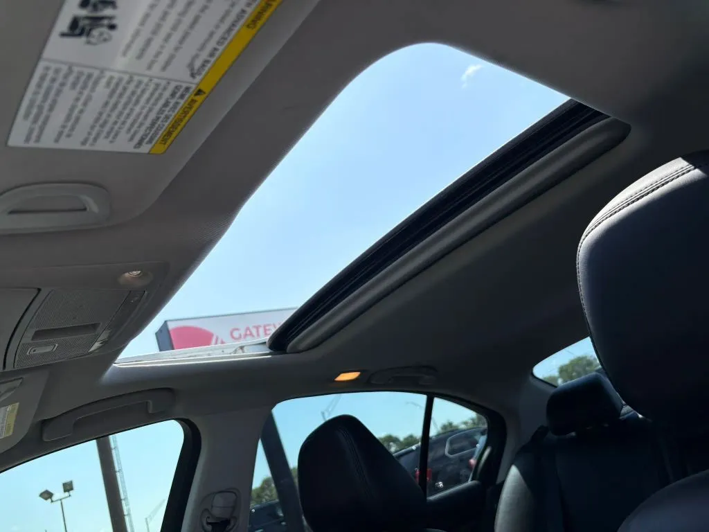 Infiniti Q50 photo 21